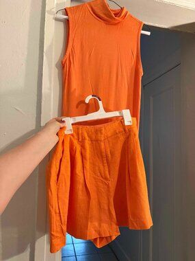 BCBGMAXAZRIA Women’s 2 Piece Matching Linen Shorts & Mock Neck Set Orange SZ M